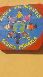 Scuola Primaria di Isolabona targa esterna