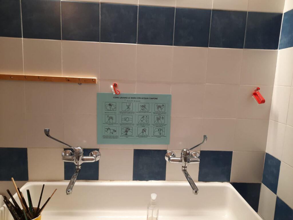 Particolare bagni Scuola Primaria Isolabona