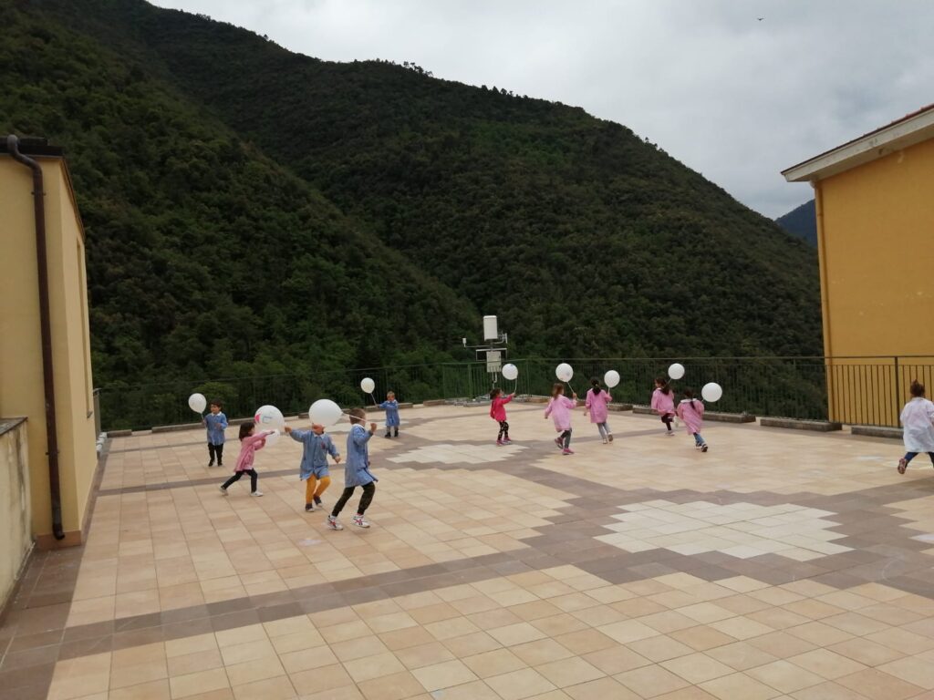 Alunni scuola Infanzia di Pigna in esterno